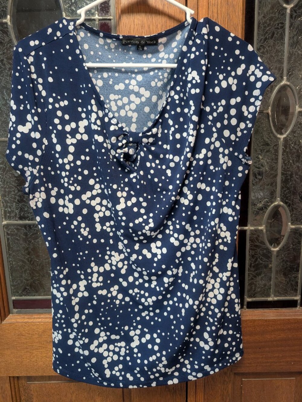Womens cap sleeve v-neck top, size XLarge
